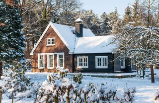 деревянный дом зима